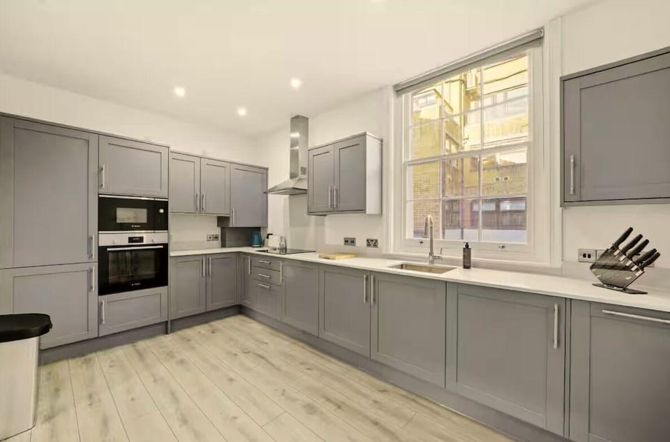 Flat 2 Beauchamp Place Hotel in City of Westminster