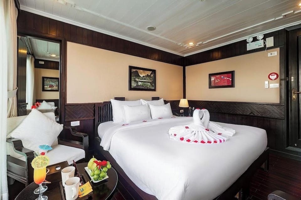 Halong Deluxe 1 Cruise Hotel in Vietnam