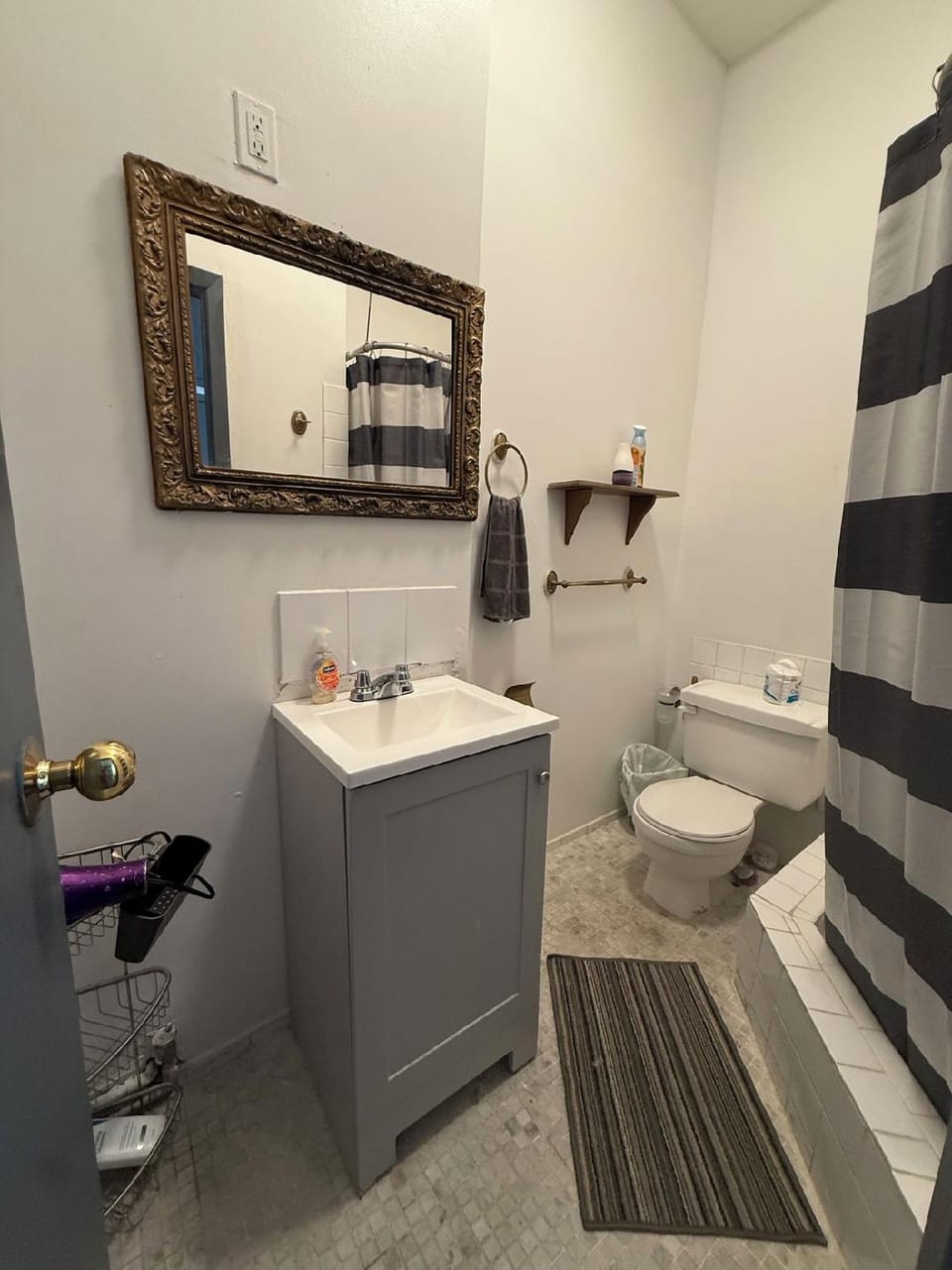 The Macaw Guesthouse Hotel in Upper Manhattan