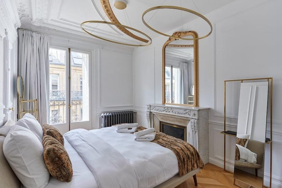 Sublime Apartment Montaigne/arc de Triomphe Hotel in Paris