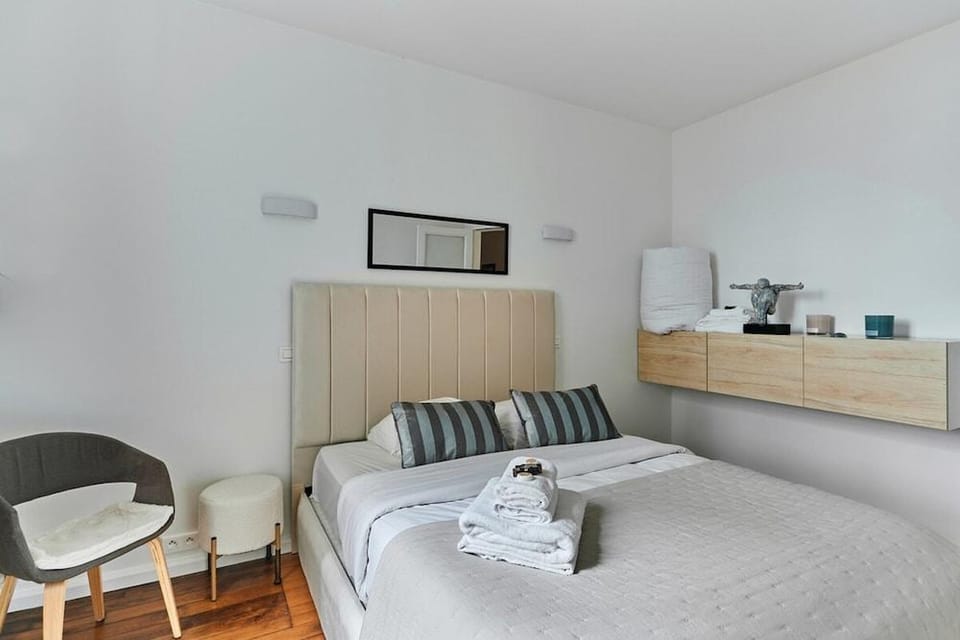Charming 1 Bedroom Apartment Eiffel Tower Hotel in Paris