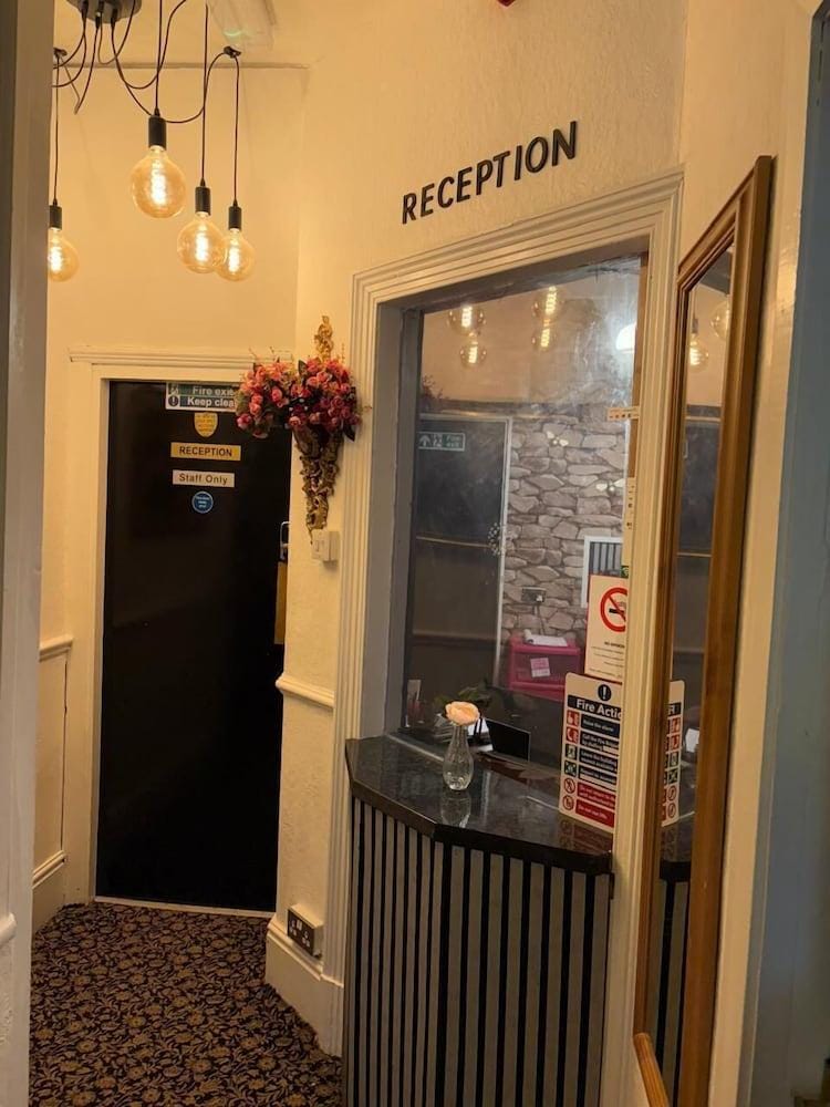 Athol House Hotel in Douglas