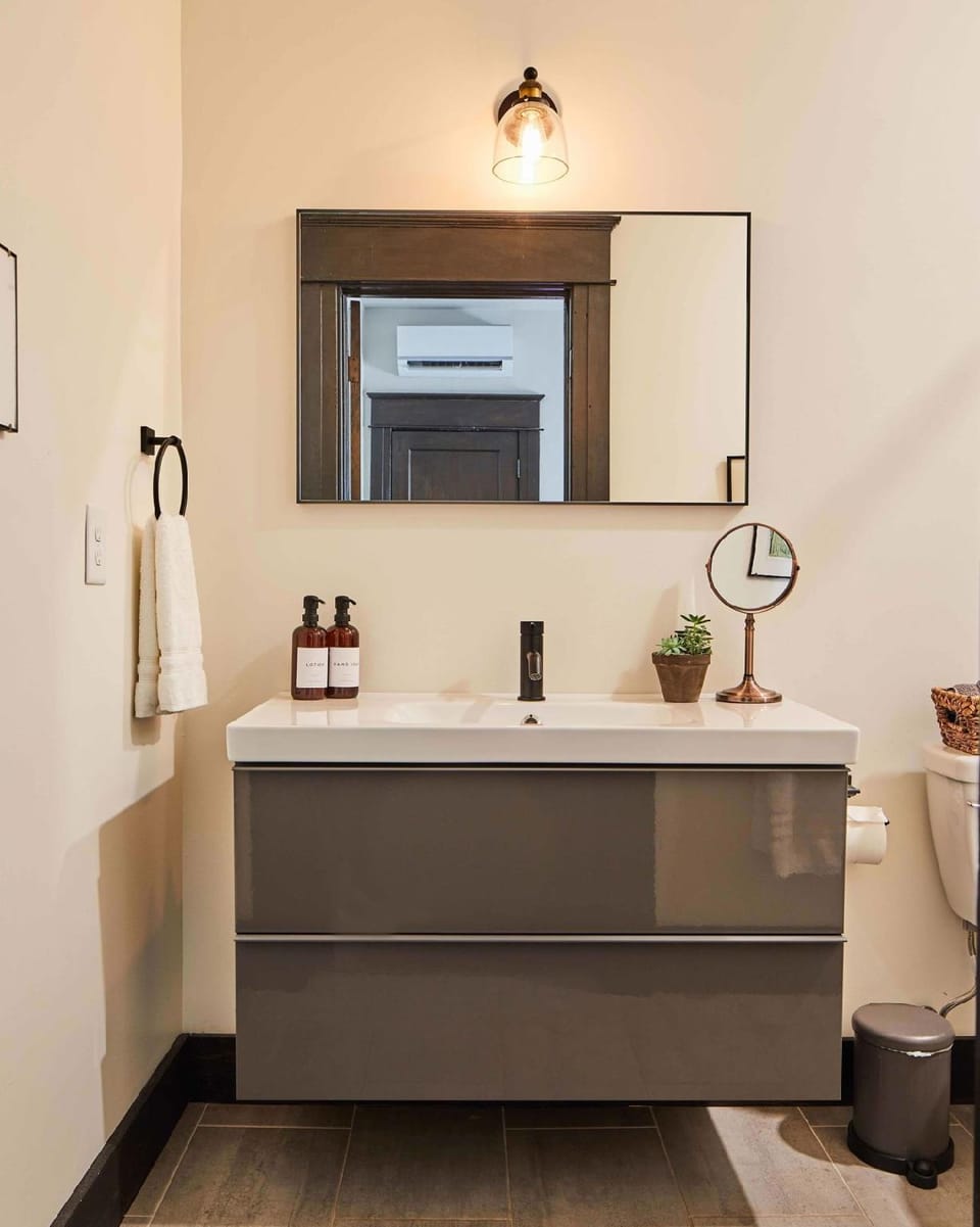 Apt1 Charles - Step-free Accessible Dog-friendly Hotel in Vestavia Hills