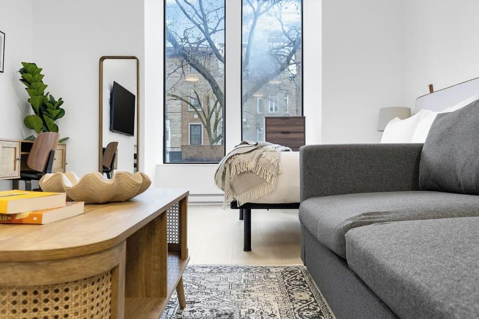 Le Mystral Hotel in Laval