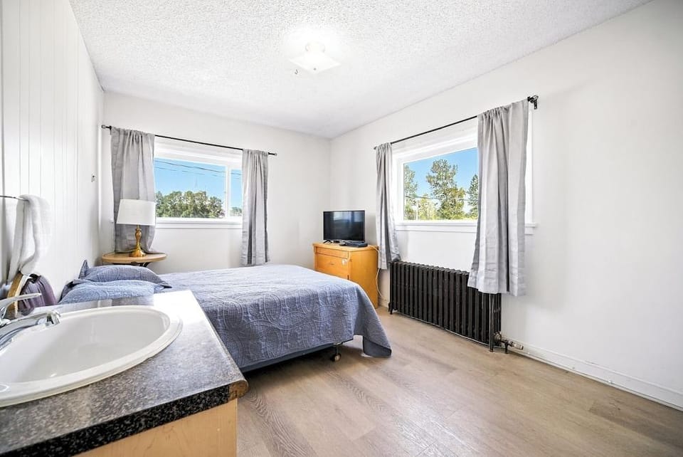 Turf Hotel Hotel in New Westminster