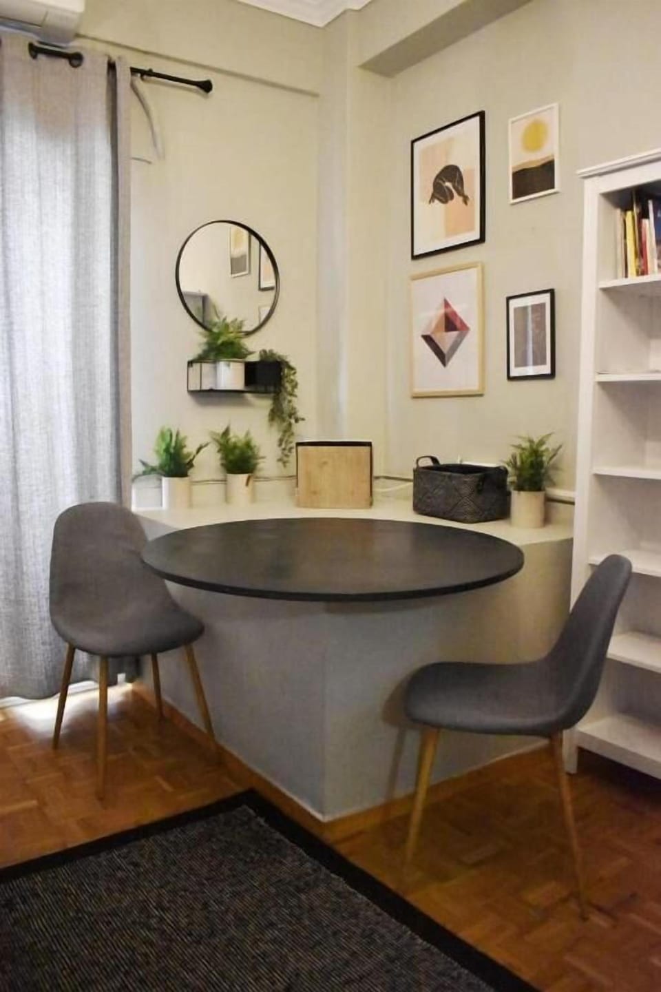 Seven Seconds Away Hotel in Athens