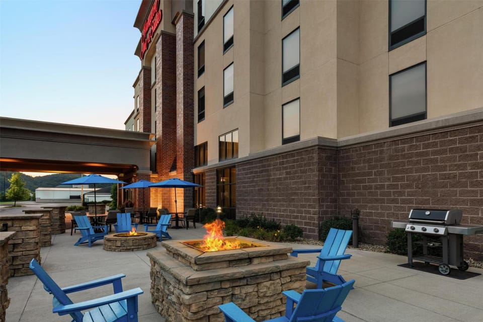 Hampton Inn & Suites Pittsburgh/Harmarville Hotel in Plum