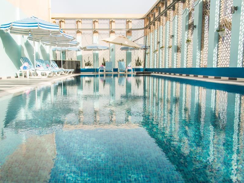 Swimming pool [outdoor]