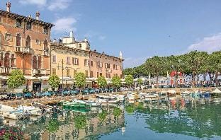 Cozy apartment for family near beaches and center Hotel in Desenzano del Garda