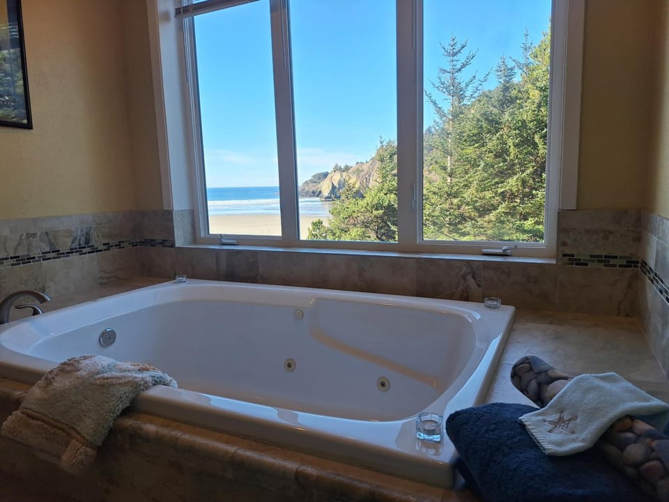 Starfish Point Hotel in Newport