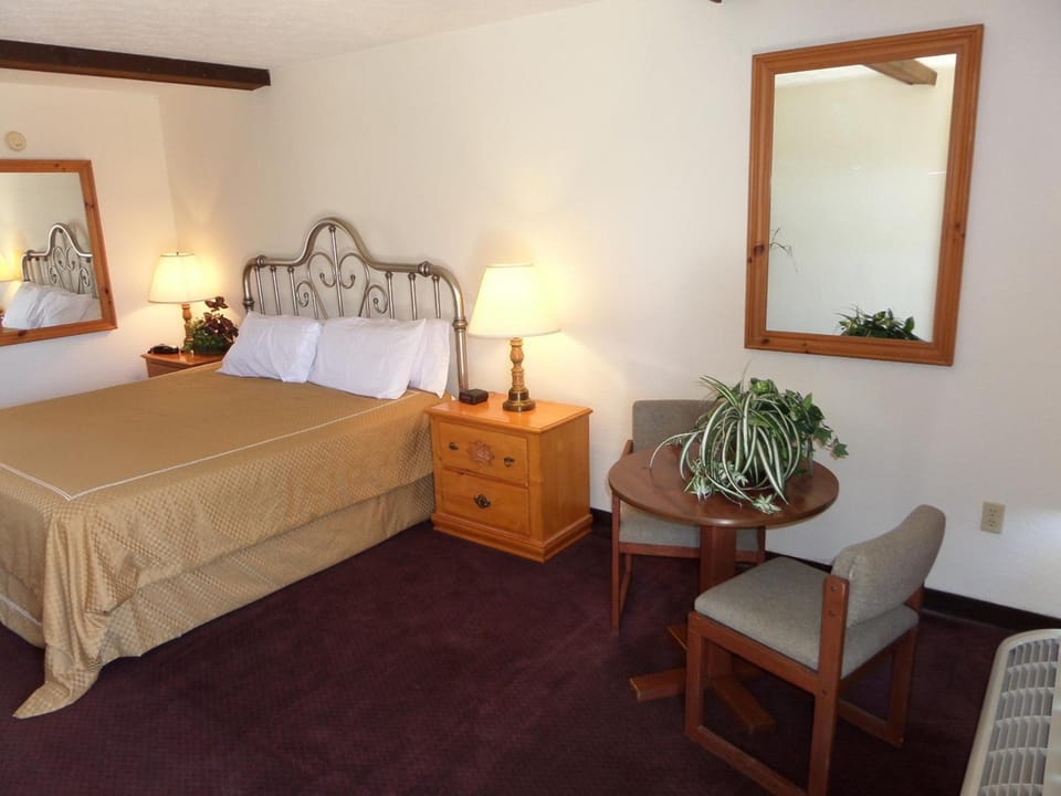 Passion Play Road Inn - Formerly Statue Road Inn Motel in Eureka Springs