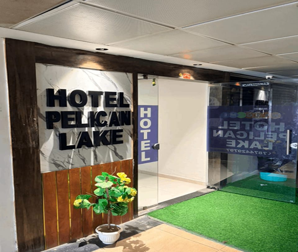 Hotel Pelican Lake Hotel in Ahmedabad