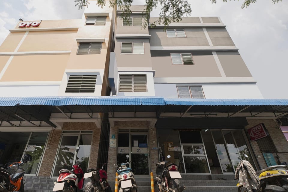 Ze Residence Ramintra near Fashion Island Hotel in Bangkok