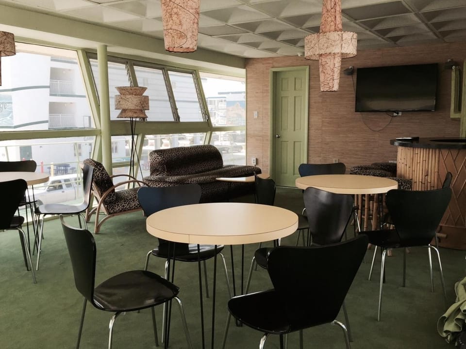 Shared lounge/TV area