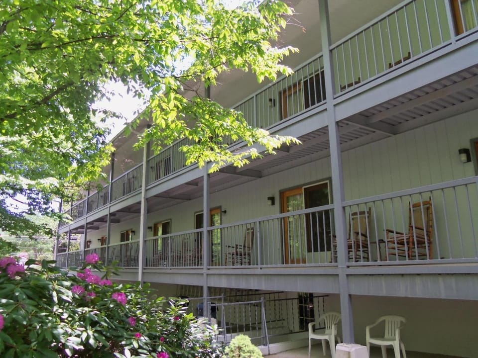 Four Seasons Inn Motel in Maggie Valley
