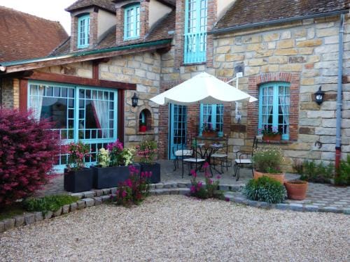 Au 13 Hotel in Île-de-France