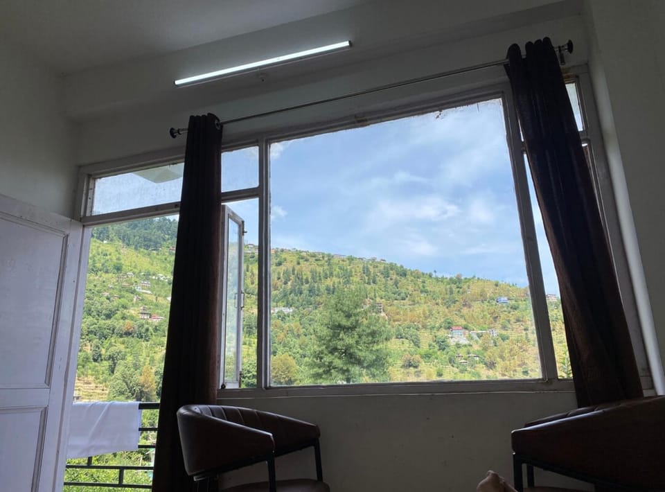 Cafe & Rooms by Himalayan Kitchen Narkanda Hotel in Himachal Pradesh