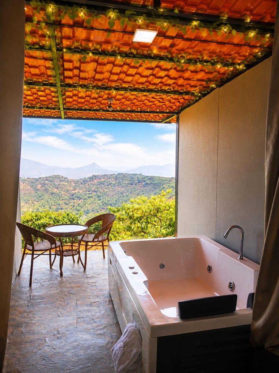casa d ziho  Capsule hotel in Maharashtra