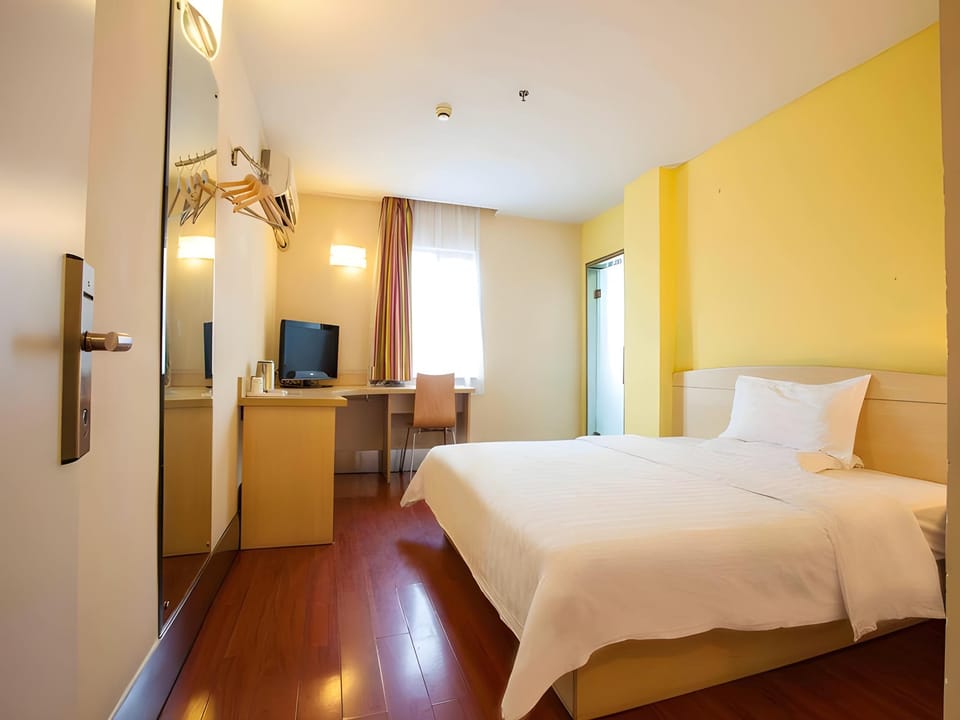 7 Days Inn Zhenjiang Railway Station Hotel in Jiangsu
