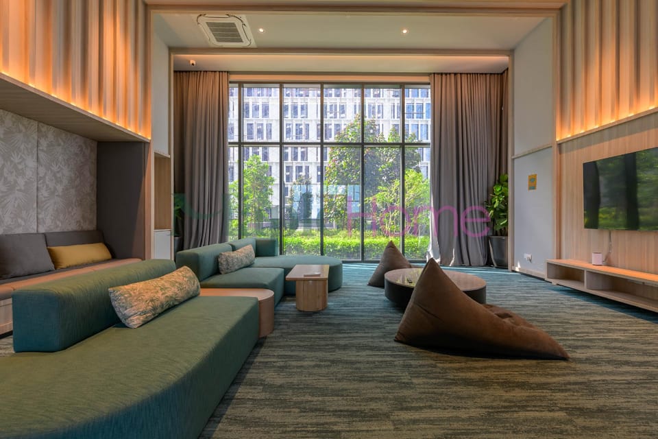 Shared lounge/TV area