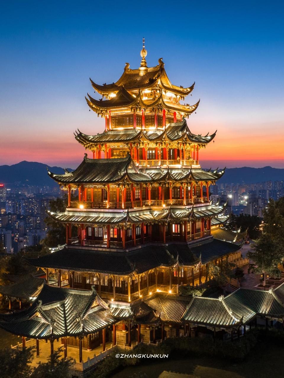 干合云境高空江景酒店(解放碑洪崖洞店) Hotel in China