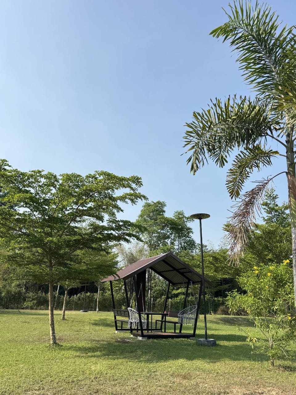 ห้องพักสไตล์บ้านพักสบายๆแนวครอบครัวหรือกางเต็นท์ได Resort in Thailand