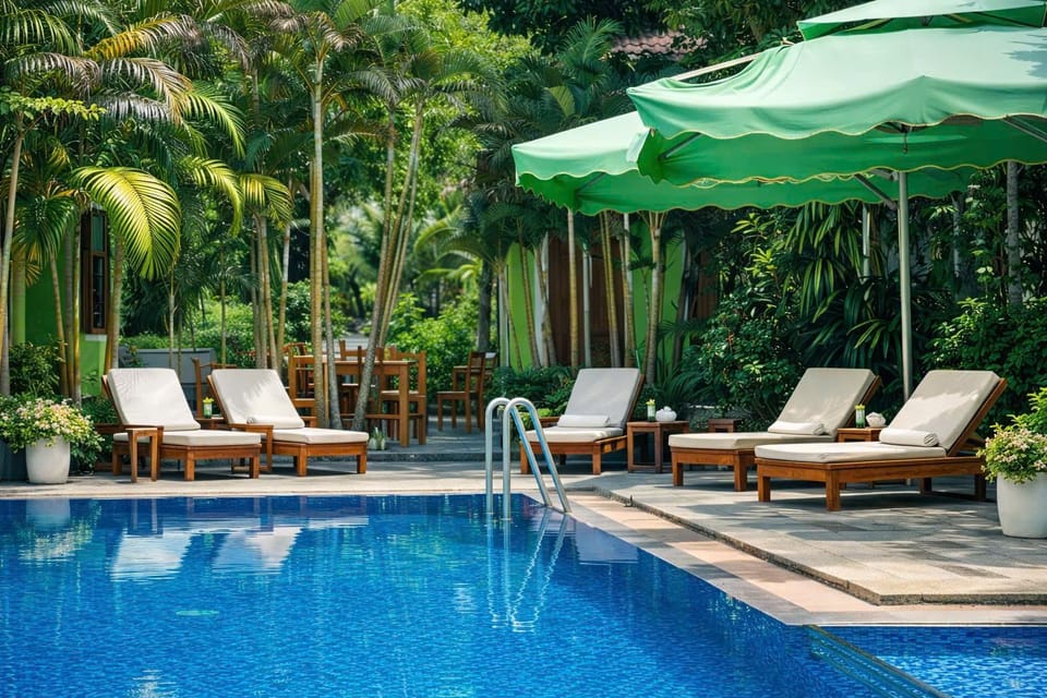 Swimming pool [outdoor]