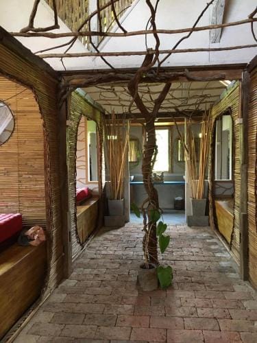 Sunrise Lodge & Lounge Hotel in Buleleng