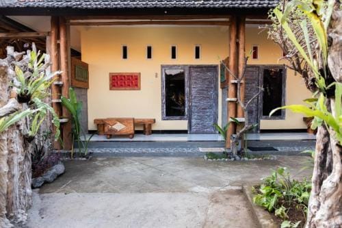 Sunrise Lodge & Lounge Hotel in Buleleng