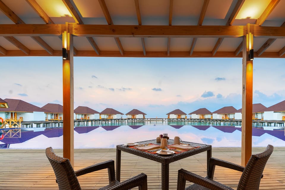 Swimming pool [outdoor]