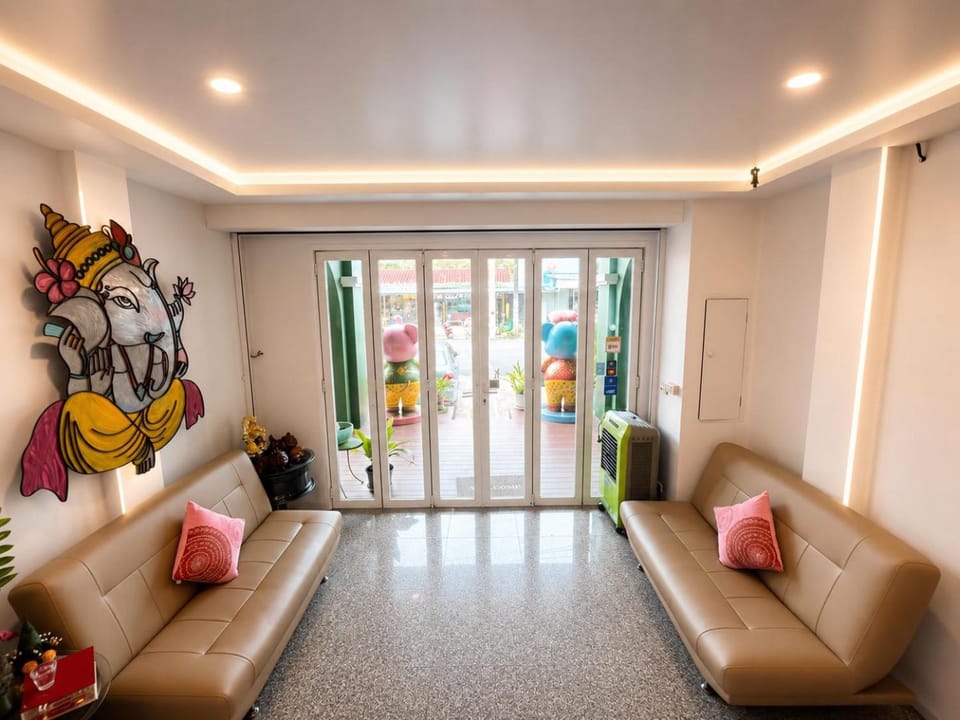 Karon Living Room Hotel Hostel in Phuket