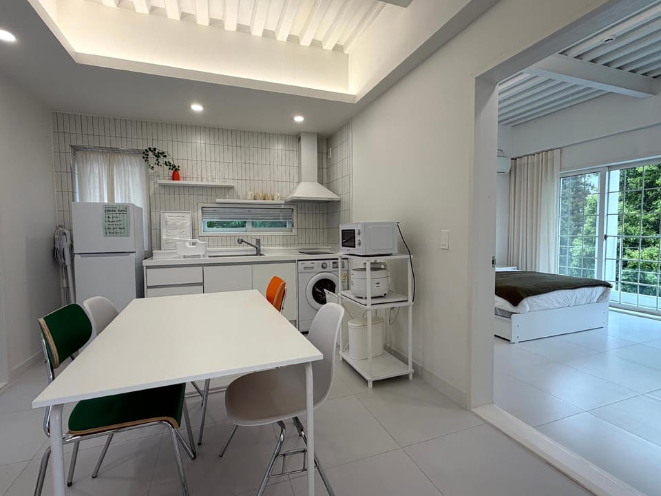 먼슬리브 인 제주(MONTHLIV IN JEJU) Hotel in South Korea