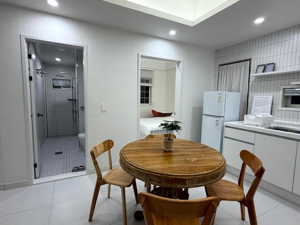 먼슬리브 인 제주(MONTHLIV IN JEJU) Hotel in South Korea