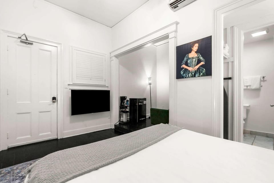 Roami at St. Helene | Studio with Pool Apartment hotel in French Quarter