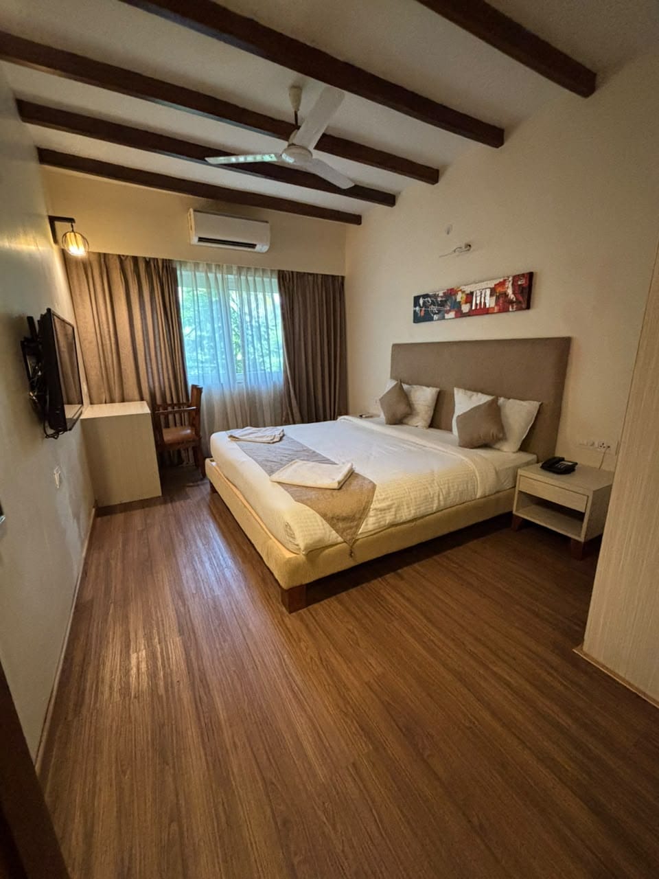 VARSHRI PREMIUM  Hotel in Candolim