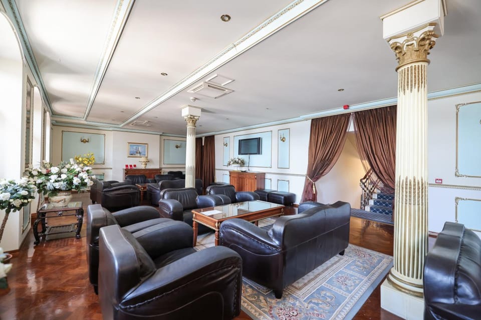 Shared lounge/TV area