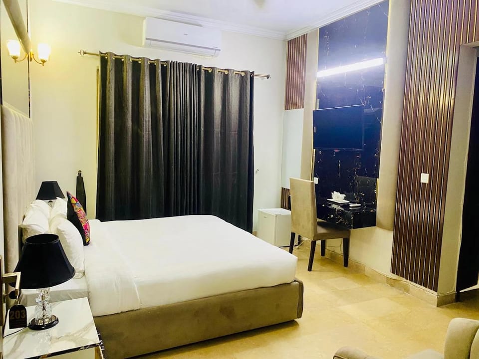 Royal Luxus Guest House Hotel in Islamabad Capital Territory