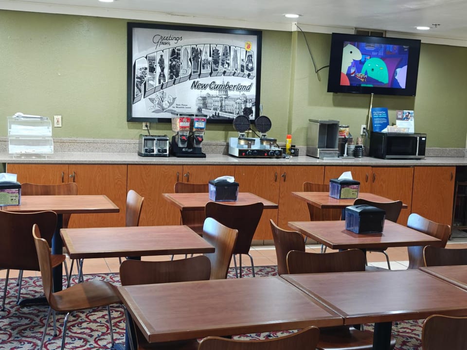 Super 8 by Wyndham New Cumberland Hotel in New Cumberland