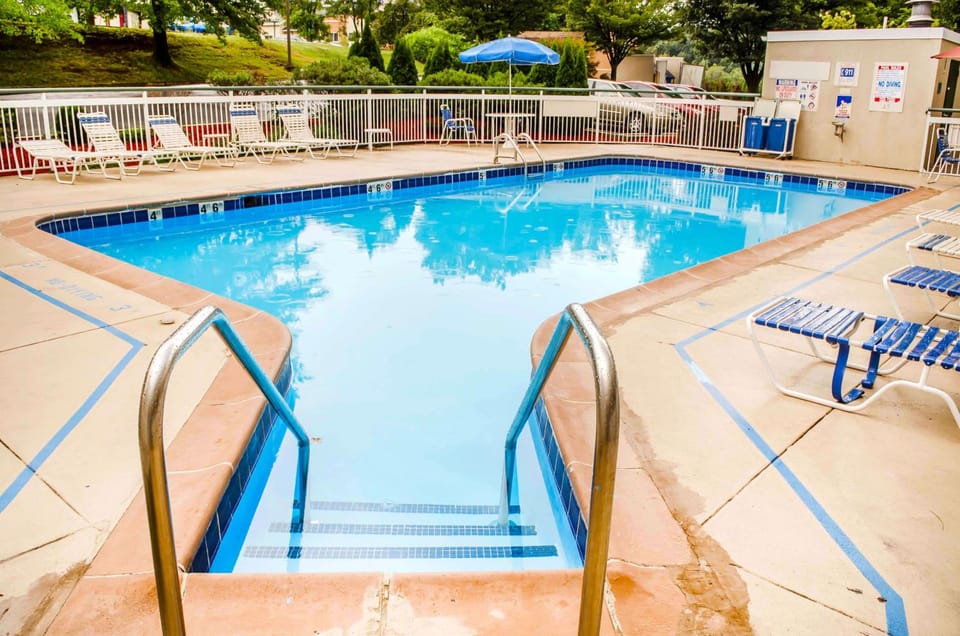 Super 8 by Wyndham New Cumberland Hotel in New Cumberland