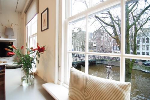 Sonnenberg Canal View Hotel in Amsterdam
