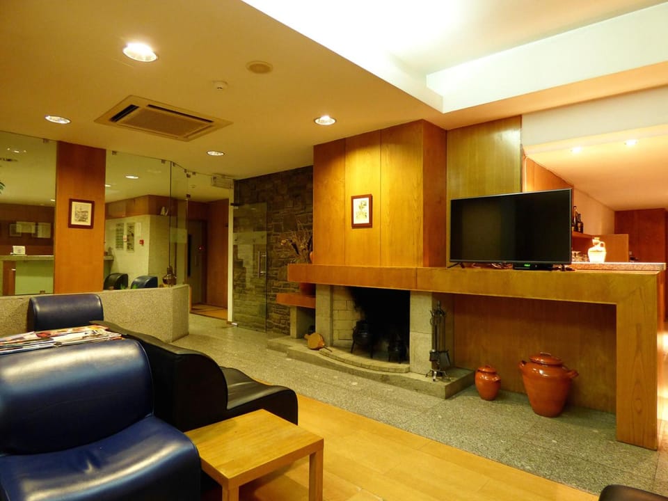 Shared lounge/TV area