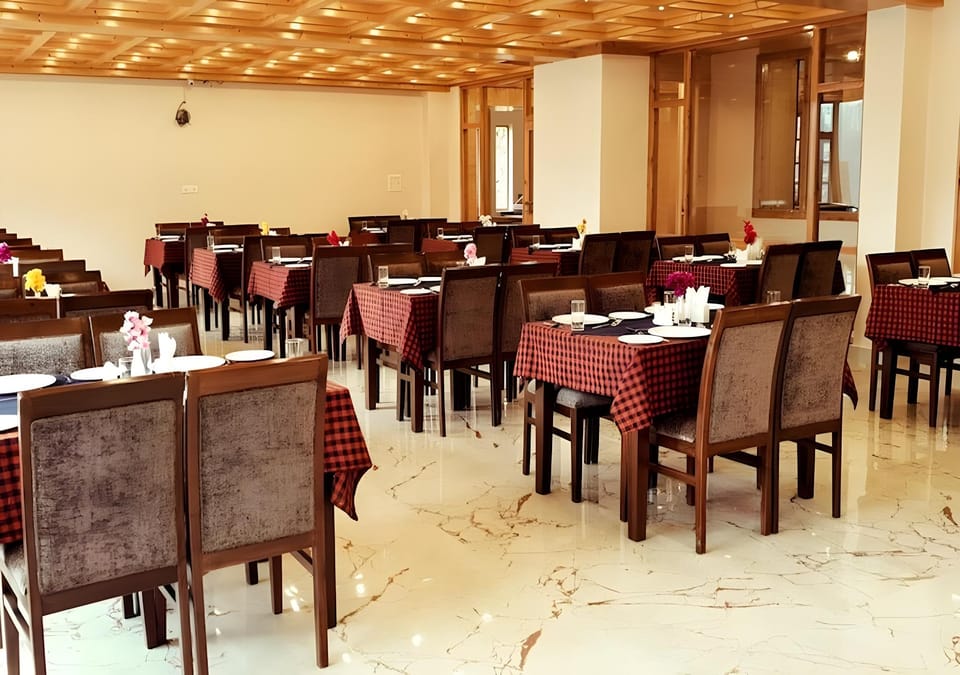 Gezellig Inn - Vardhan Hills Inn in Manali