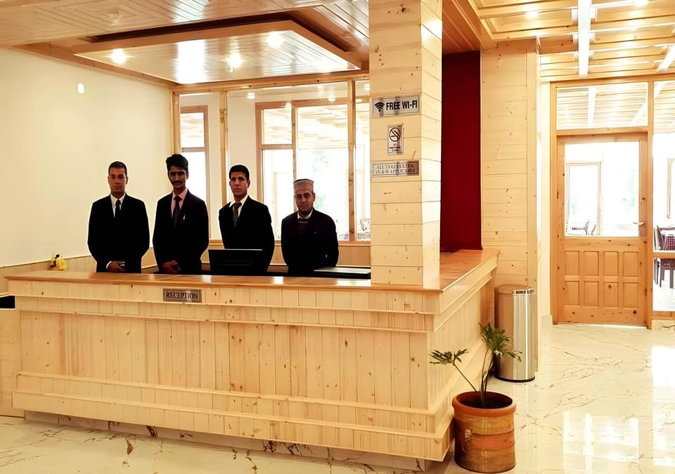 Gezellig Inn - Vardhan Hills Inn in Manali