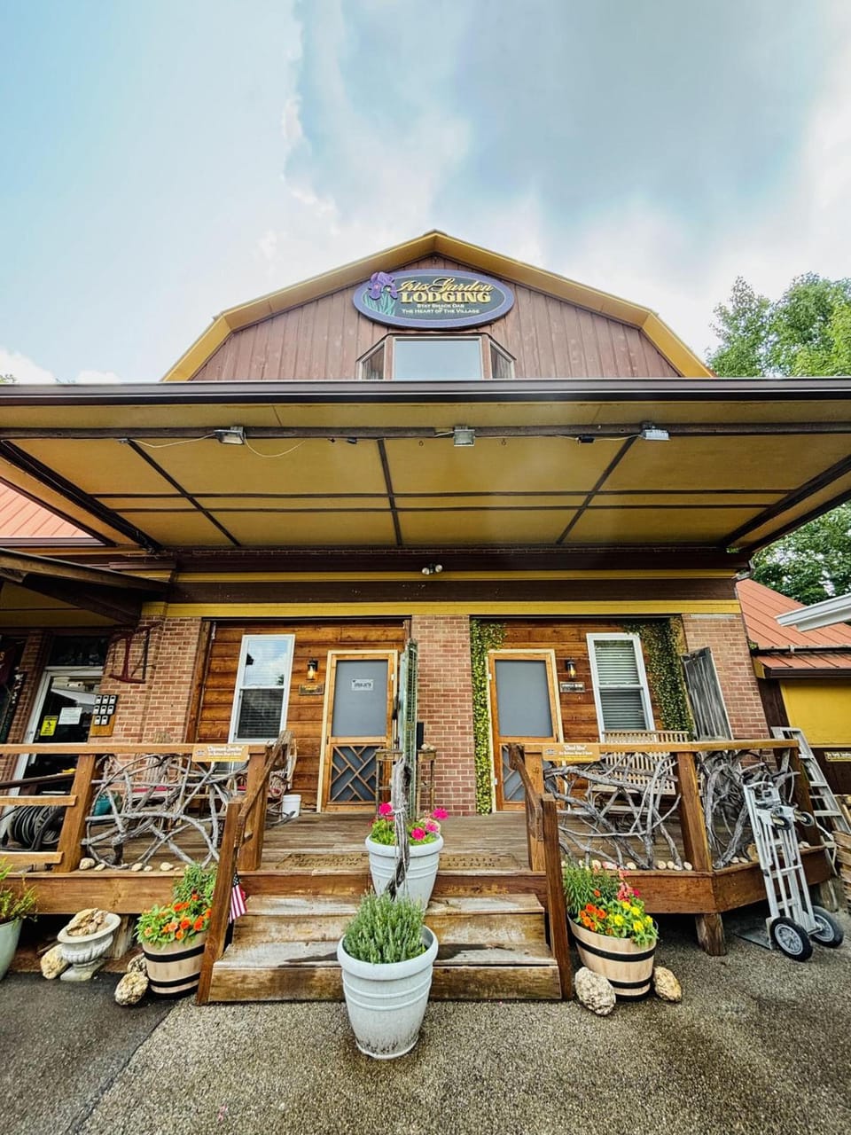 The Iris Garden Downtown Cottages and Suites Lodge in Indiana