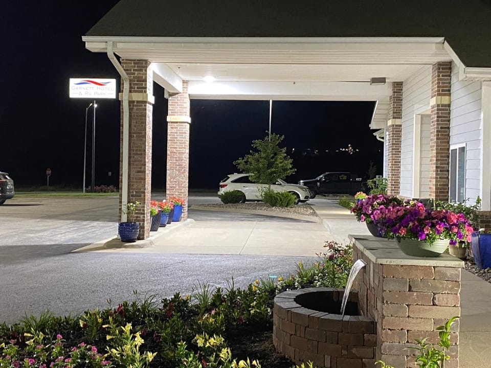 Garnett Hotel & RV Park Hotel in Ozark Mountains