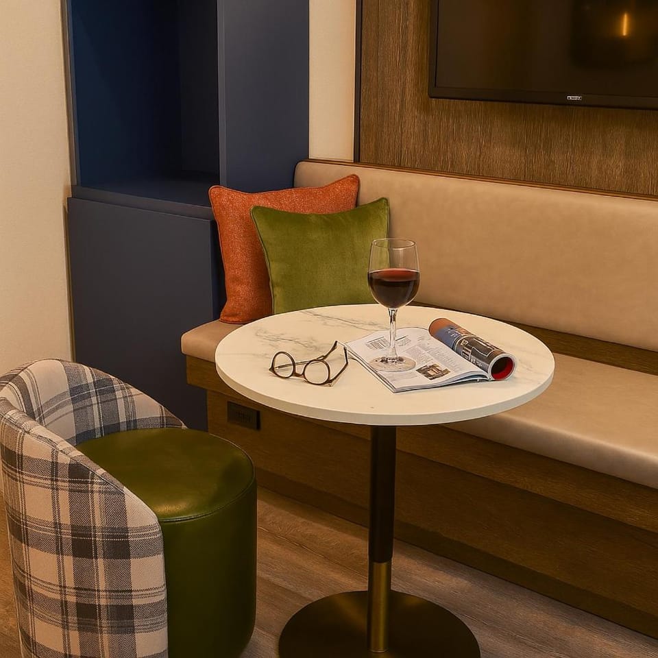 The Woodrose- NEWLY RENOVATED Hotel in Willits
