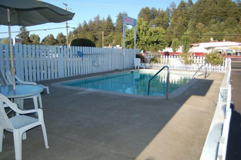 The Woodrose- NEWLY RENOVATED Hotel in Willits