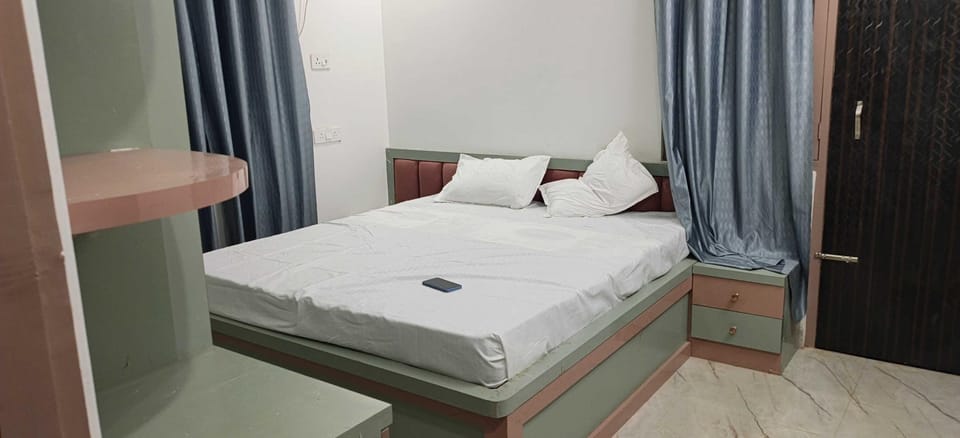 Hotel O Holiday Inn Hotel in Uttar Pradesh
