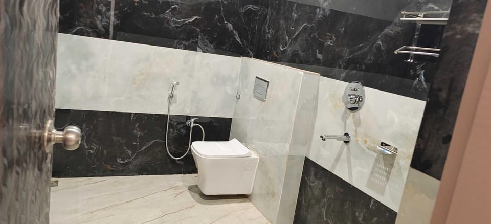 Hotel O Holiday Inn Hotel in Uttar Pradesh