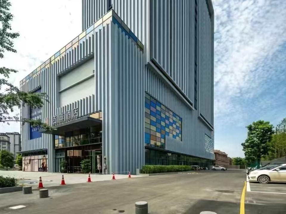 吉啡酒店(彭山北站四川大学锦江学院店) Bed and Breakfast in Chengdu